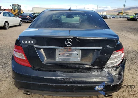 2011 Mercedes-Benz C 300 z USA, uszkodzony, nr VIN WDDGF5EB3BA475858